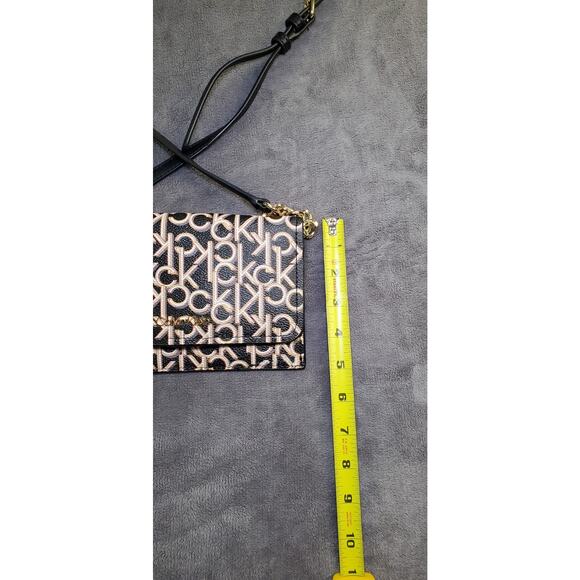 Calvin Klein Black Crossbody Bag Adjustable Strap For Elegant Women C15-6 - Picture 6 of 7